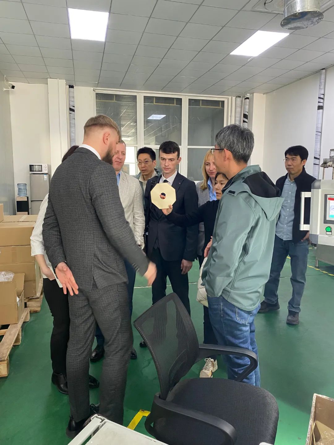 熱烈歡迎白俄羅斯客戶蒞臨我司參觀考察洽談業(yè)務(wù)