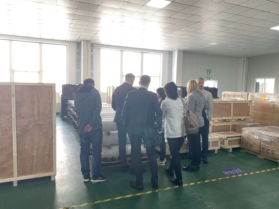 熱烈歡迎白俄羅斯客戶蒞臨我司參觀考察洽談業(yè)務(wù)